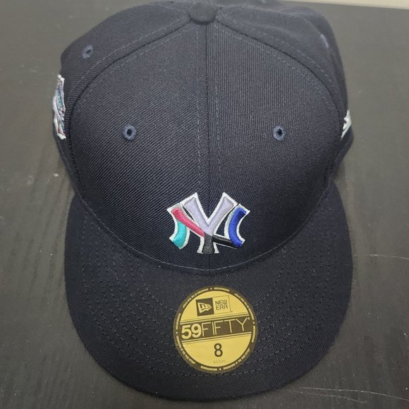 New York Yankees Polarlights New Era x 59Fifty Fitted Hat (Size 8) - NWT - Picture 1 of 9